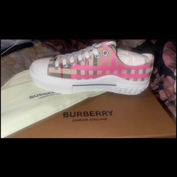 BRAND NEW BURBERRY SHOES - Picture 1 of 5